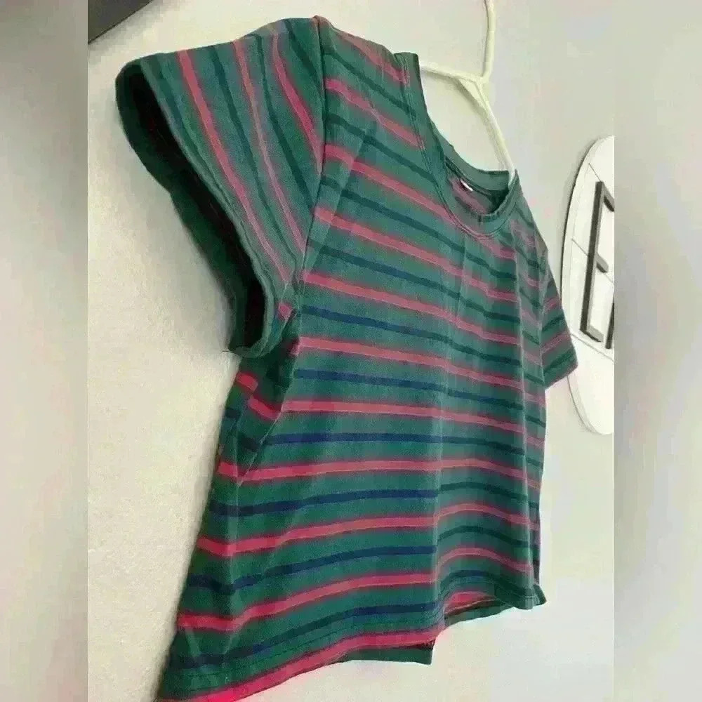 💚 3/$15 Size Large Green, Red, & Blue Striped Short Sleeves Crop Top - Picture 4 of 4